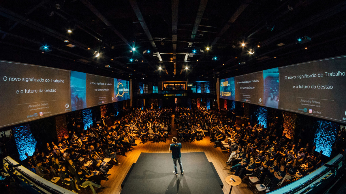 un séminaire de grande importance se déroule dans une salle evenementielle
